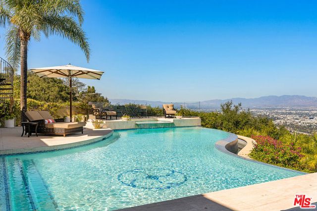 7833 Torreyson Drive, Los Angeles, CA 90046