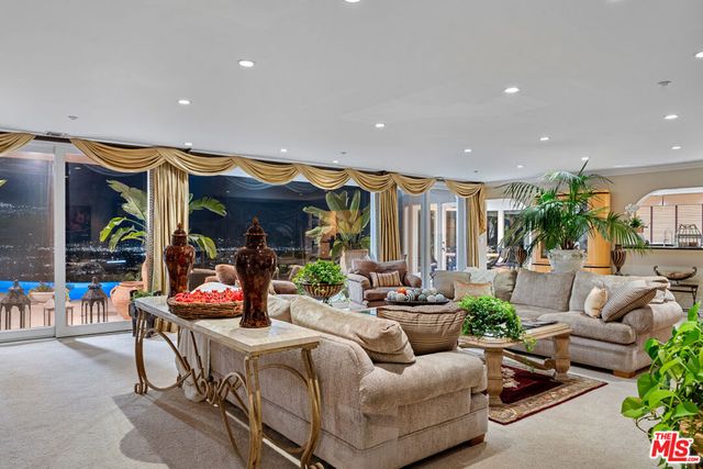 7833 Torreyson Drive, Los Angeles, CA 90046