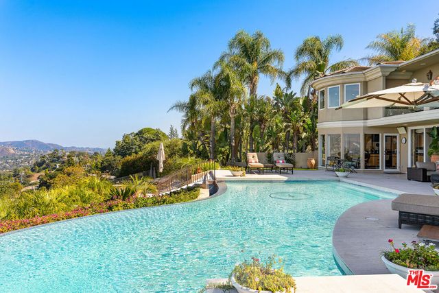 7833 Torreyson Drive, Los Angeles, CA 90046