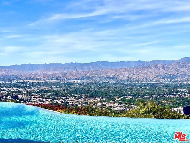 7833 Torreyson Drive, Los Angeles, CA 90046