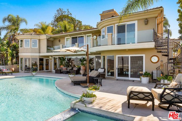 7833 Torreyson Drive, Los Angeles, CA 90046