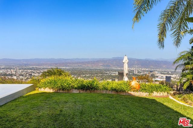 7833 Torreyson Drive, Los Angeles, CA 90046