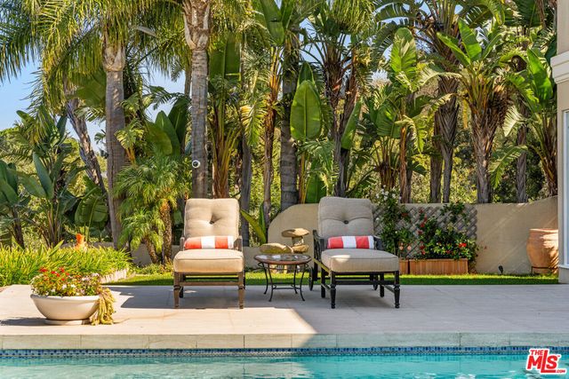 7833 Torreyson Drive, Los Angeles, CA 90046