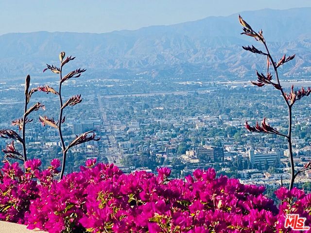 7833 Torreyson Drive, Los Angeles, CA 90046