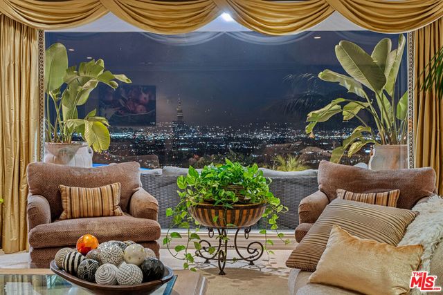 7833 Torreyson Drive, Los Angeles, CA 90046
