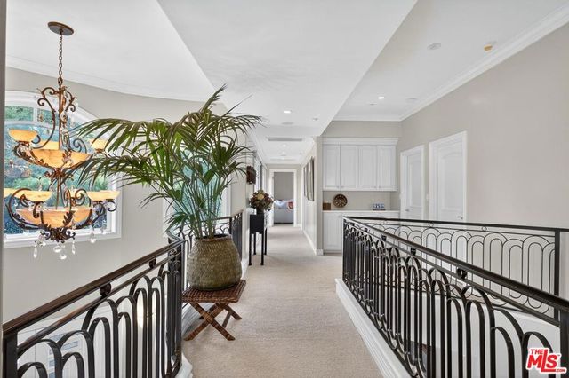 7833 Torreyson Drive, Los Angeles, CA 90046