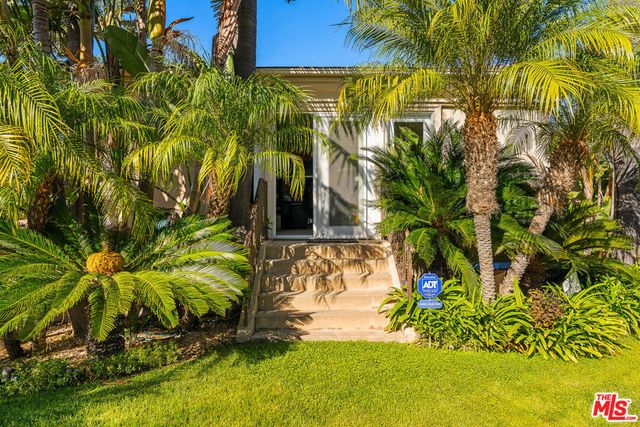 7833 Torreyson Drive, Los Angeles, CA 90046