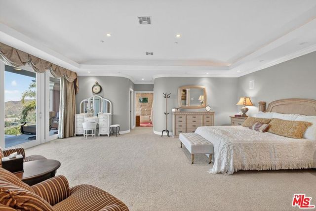 7833 Torreyson Drive, Los Angeles, CA 90046