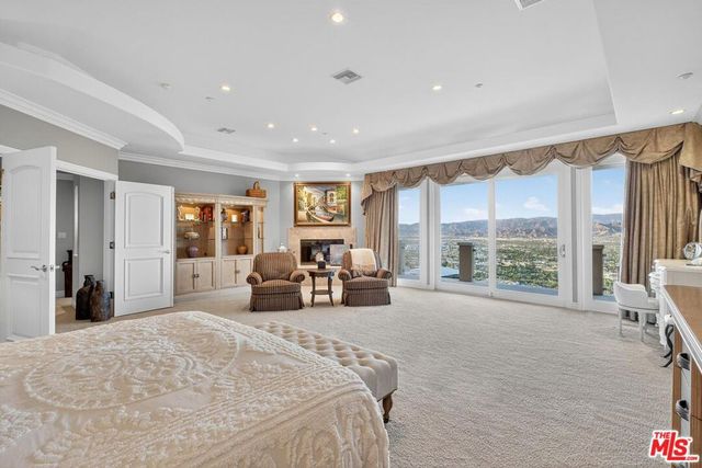 7833 Torreyson Drive, Los Angeles, CA 90046