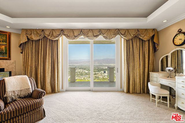 7833 Torreyson Drive, Los Angeles, CA 90046