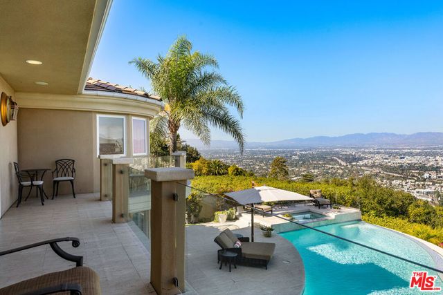 7833 Torreyson Drive, Los Angeles, CA 90046