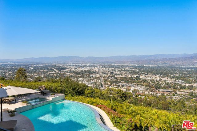 7833 Torreyson Drive, Los Angeles, CA 90046