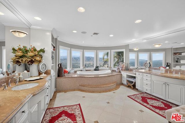 7833 Torreyson Drive, Los Angeles, CA 90046