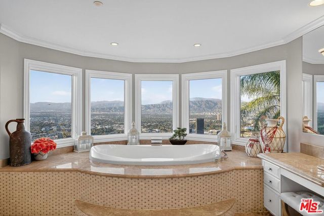 7833 Torreyson Drive, Los Angeles, CA 90046