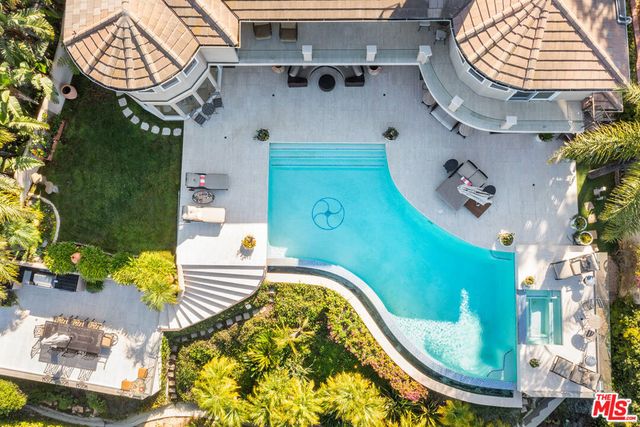 7833 Torreyson Drive, Los Angeles, CA 90046