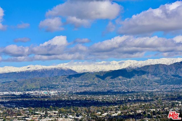 7833 Torreyson Drive, Los Angeles, CA 90046
