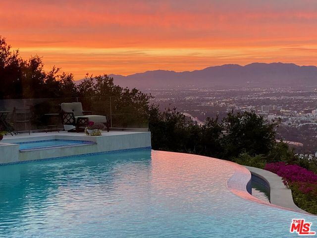 7833 Torreyson Drive, Los Angeles, CA 90046