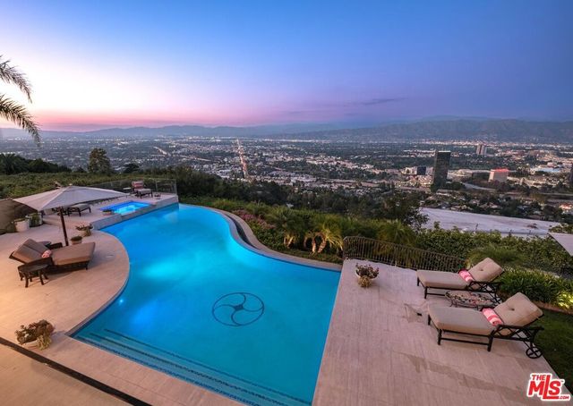 7833 Torreyson Drive, Los Angeles, CA 90046