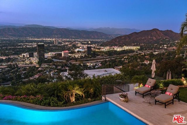 7833 Torreyson Drive, Los Angeles, CA 90046
