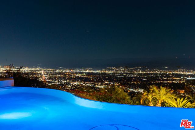 7833 Torreyson Drive, Los Angeles, CA 90046
