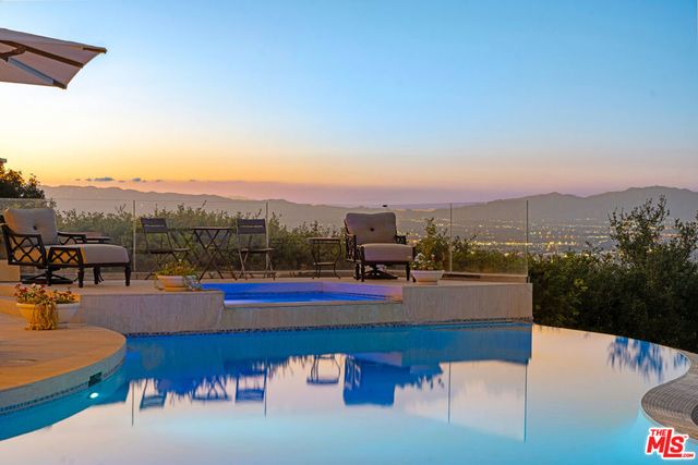 7833 Torreyson Drive, Los Angeles, CA 90046
