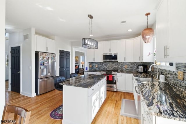 13 Jacob Way, Lopatcong Twp., NJ 08865