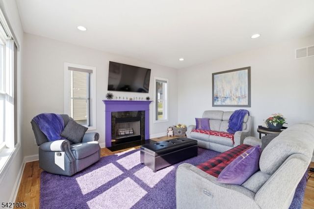 13 Jacob Way, Lopatcong Twp., NJ 08865