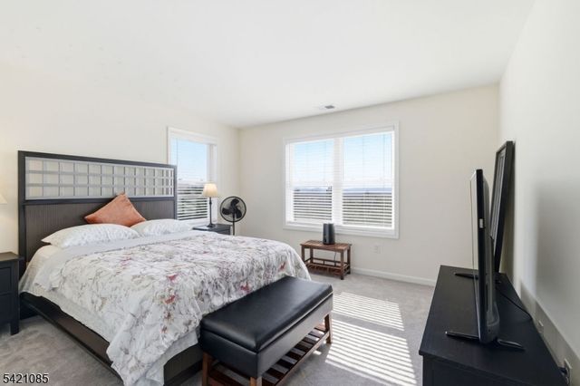 13 Jacob Way, Lopatcong Twp., NJ 08865