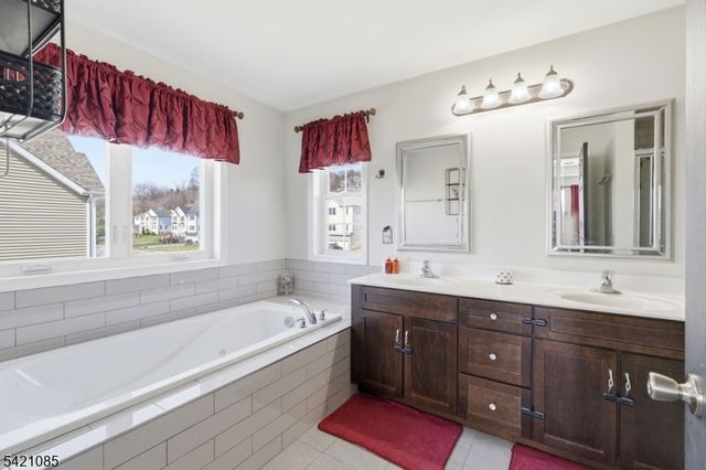 13 Jacob Way, Lopatcong Twp., NJ 08865