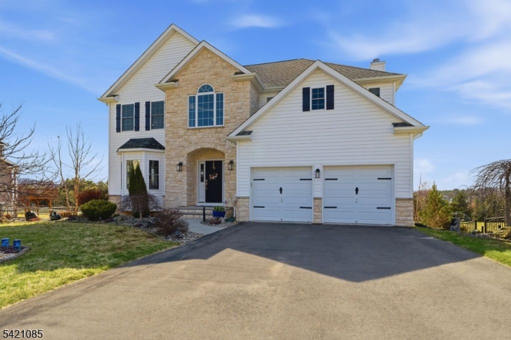13 Jacob Way, Lopatcong Twp., NJ 08865