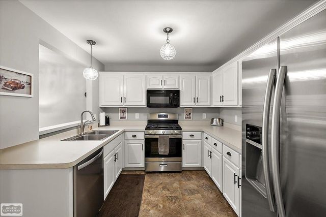 28737 Sheffield Ct Court, Chesterfield Twp, MI 48047