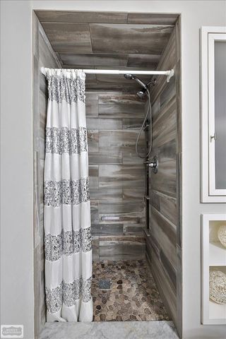 28737 Sheffield Ct Court, Chesterfield Twp, MI 48047