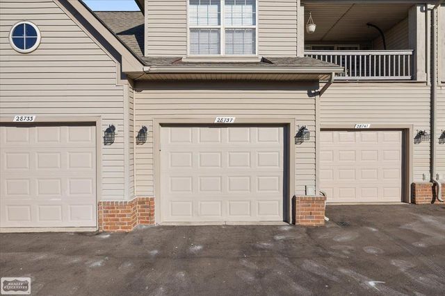 28737 Sheffield Ct Court, Chesterfield Twp, MI 48047