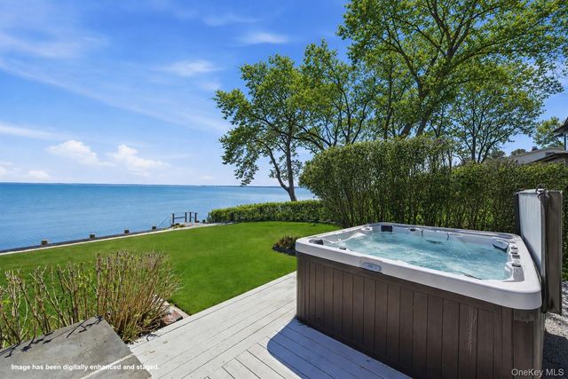 8908 Peconic Bay Boulevard, Laurel, NY 11948