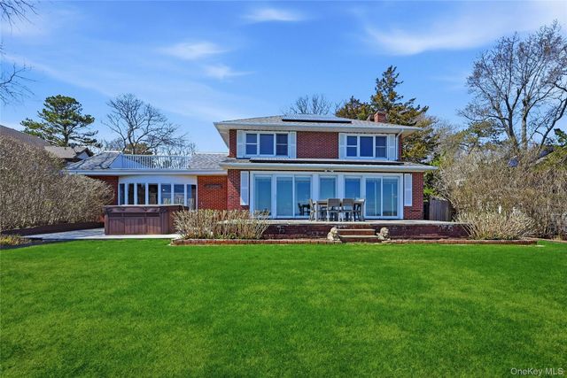 8908 Peconic Bay Boulevard, Laurel, NY 11948