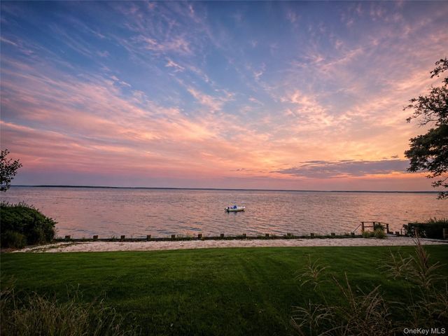 8908 Peconic Bay Boulevard, Laurel, NY 11948