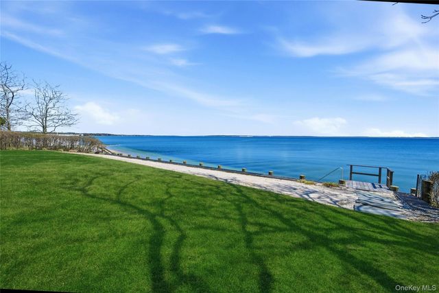 8908 Peconic Bay Boulevard, Laurel, NY 11948