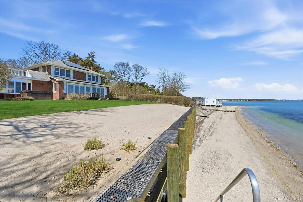 8908 Peconic Bay Boulevard, Laurel, NY 11948