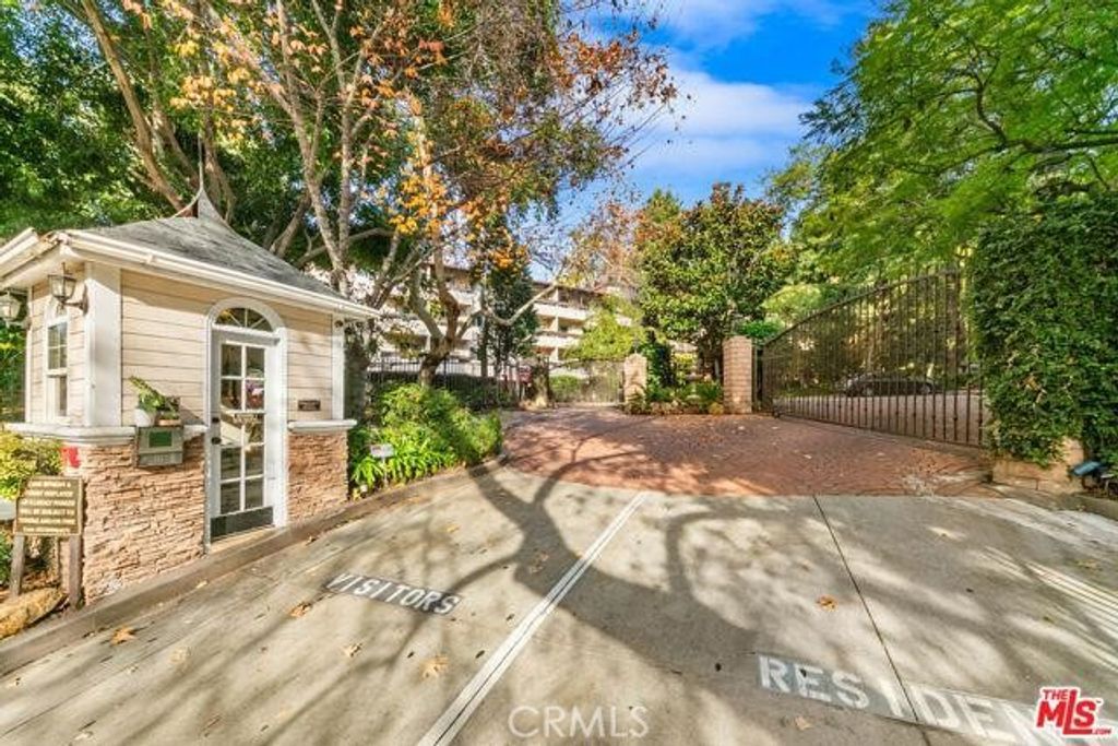 2700 Cahuenga Boulevard E 2217, Los Angeles, CA 90068 — exterior