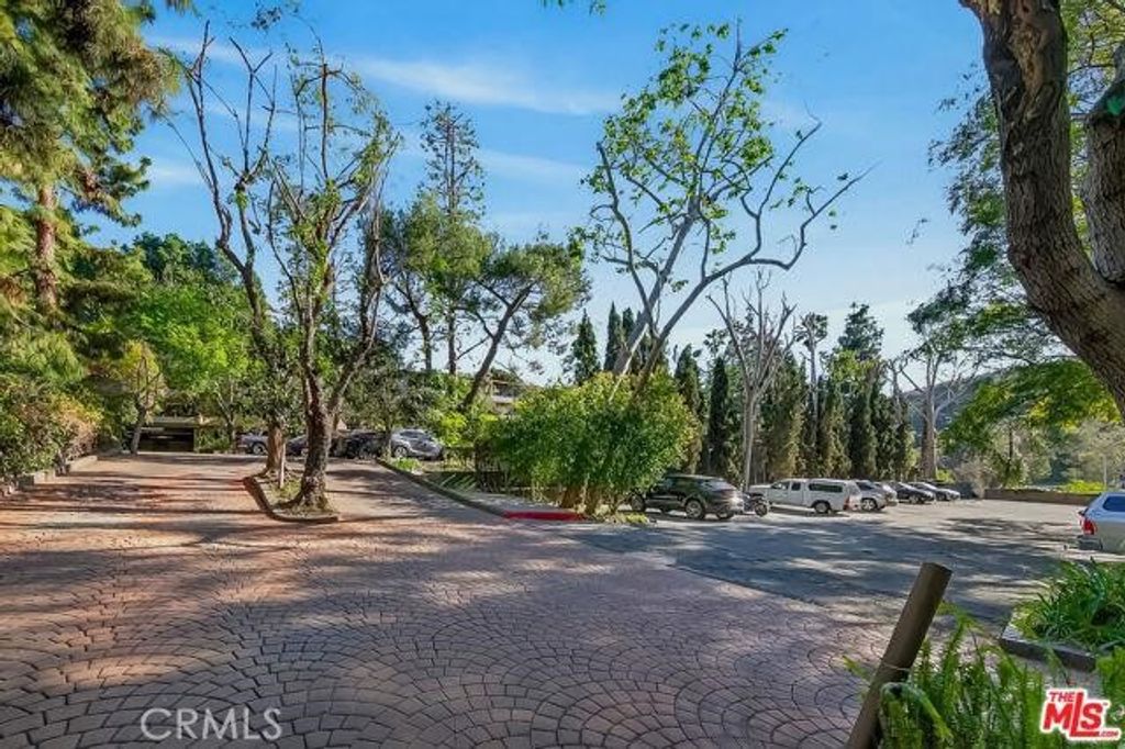 2700 Cahuenga Boulevard E 2217, Los Angeles, CA 90068 — photo 2
