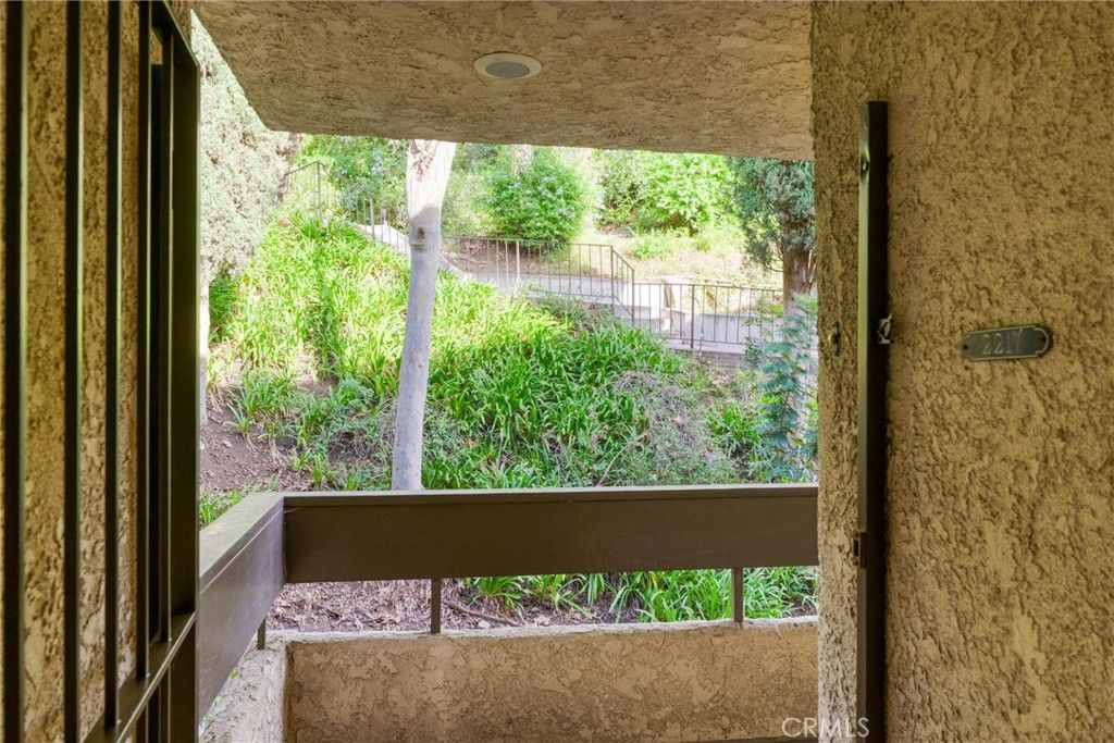 2700 Cahuenga Boulevard E 2217, Los Angeles, CA 90068 — photo 4