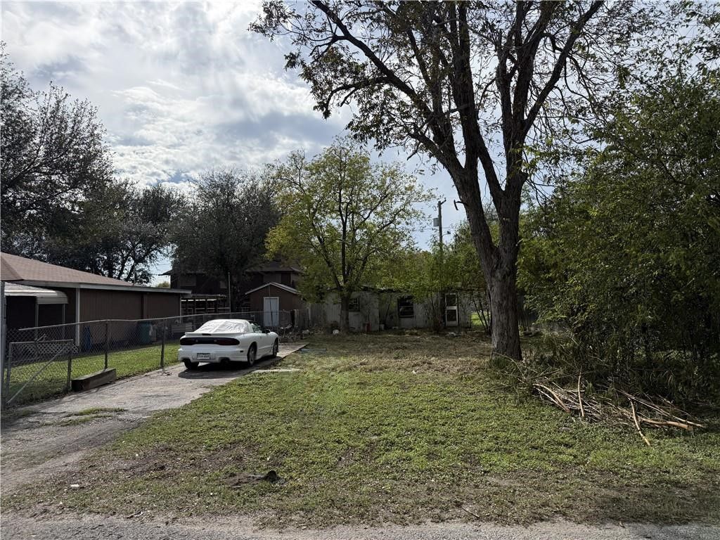 205 Kline St, Gregory, TX 78359 — photo 2