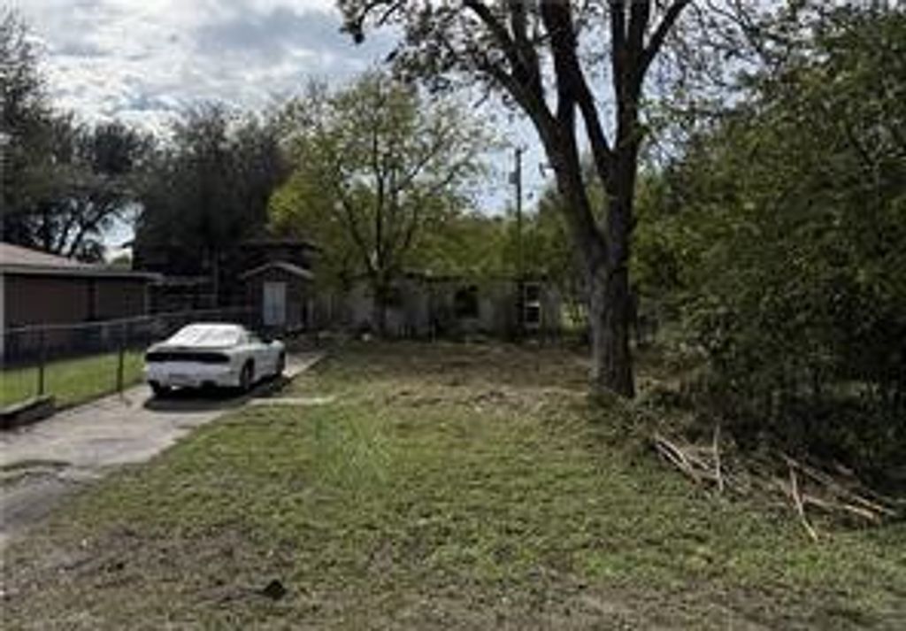 205 Kline St, Gregory, TX 78359 — photo 3