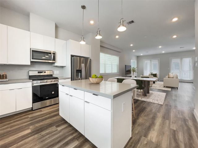 1276 N Post Oak Road B, Houston, TX 77055