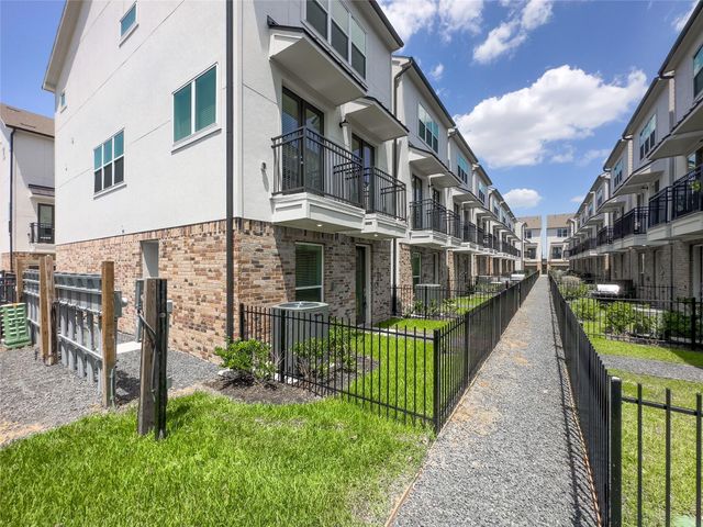 1276 N Post Oak Road B, Houston, TX 77055