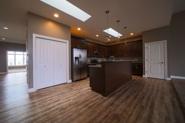 4935 Utica Ridge Road 220, Davenport, IA 52807