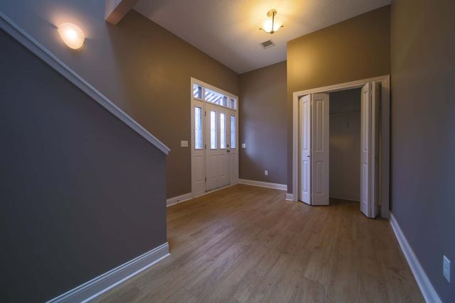 4935 Utica Ridge Road 220, Davenport, IA 52807