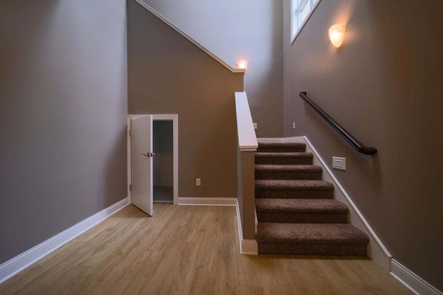 4935 Utica Ridge Road 220, Davenport, IA 52807