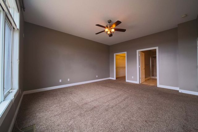 4935 Utica Ridge Road 220, Davenport, IA 52807
