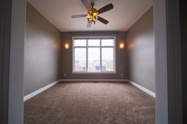 4935 Utica Ridge Road 220, Davenport, IA 52807
